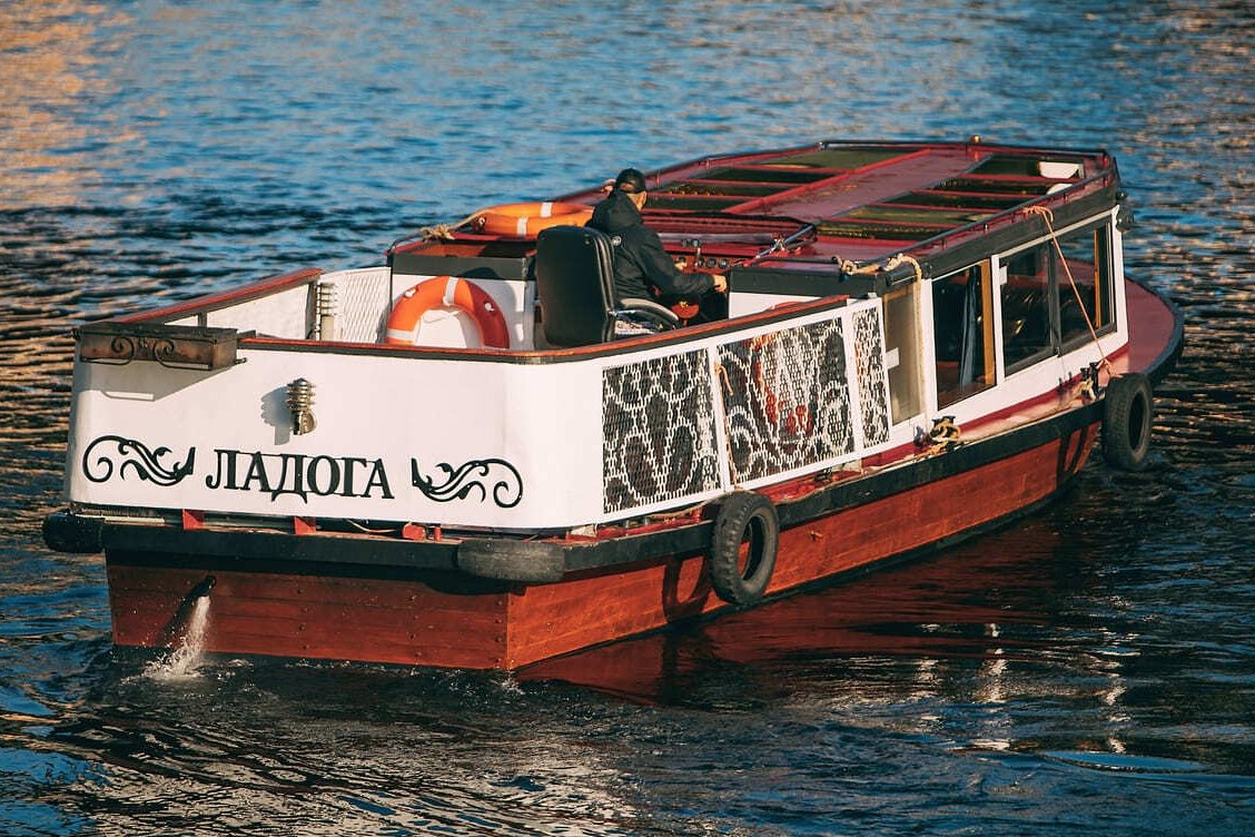 Водная экскурсия на теплоходе «Ладога» — Северная Венеция