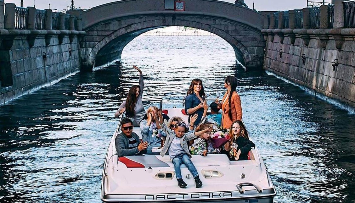 Водная экскурсия на катере «Ласточка» — Северная Венеция