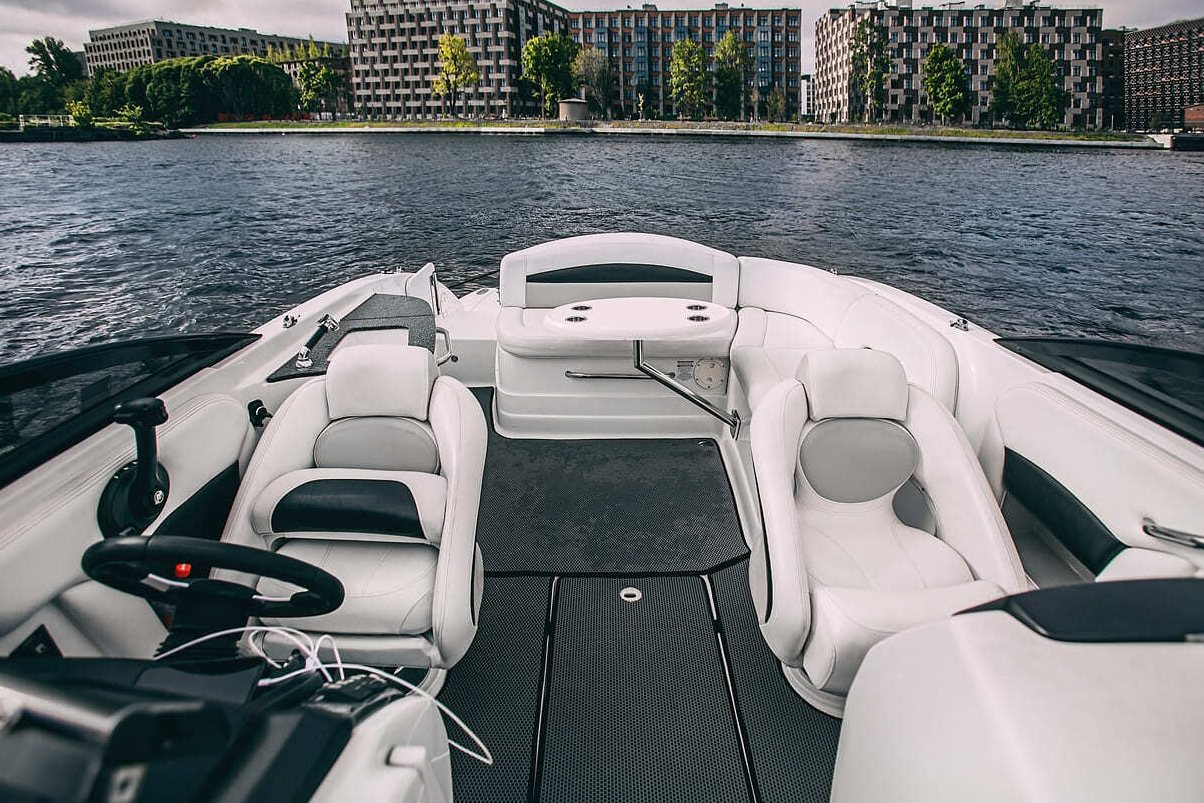 Катер «Линетта» — швартовка у набережной