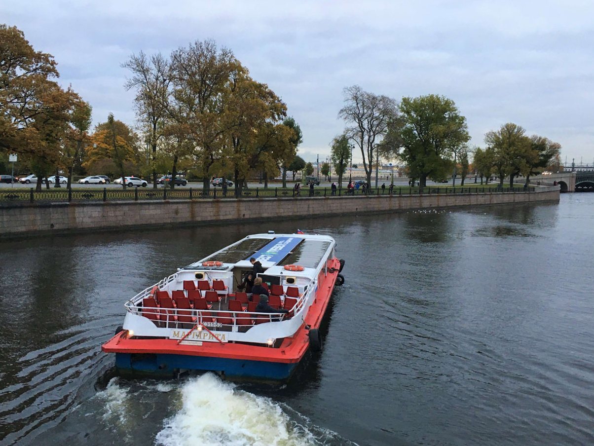 Теплоход «Маргарита» у причала — прокат в СПб