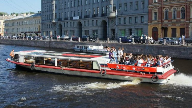 Теплоход «Маргарита» идёт по каналам Петербурга — фото 16