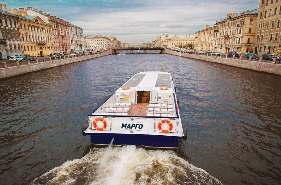 Теплоход «Марго» у причала — прокат в СПб