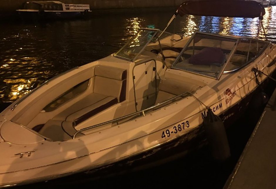 Прокат катера «Максим» на закате в СПб