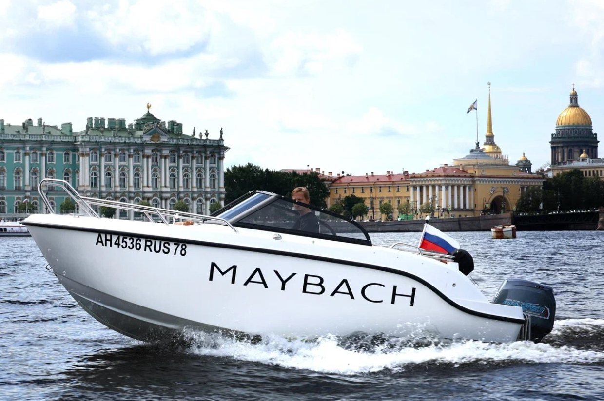 Катер «Майбах» в акватории Невы — снять с капитаном