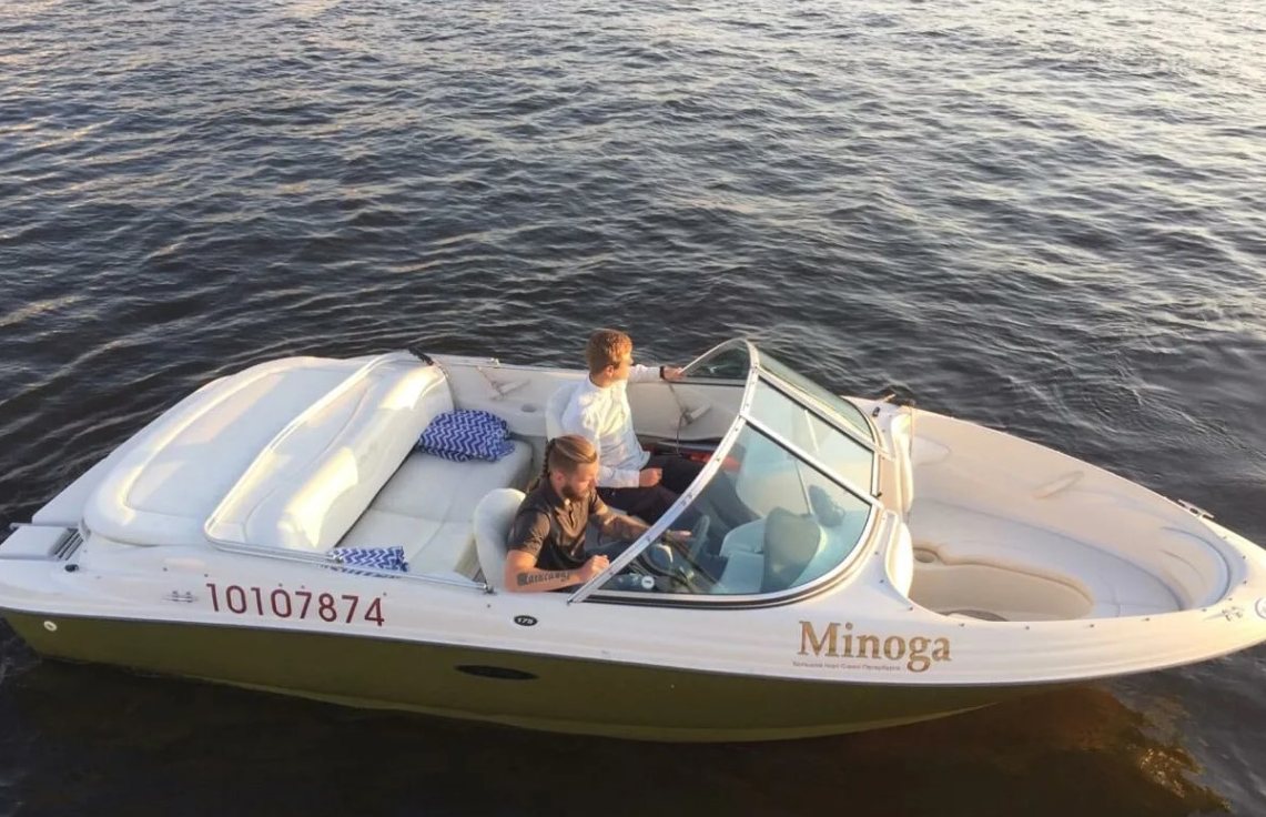 Речная прогулка на катере «Минога» мимо достопримечательностей