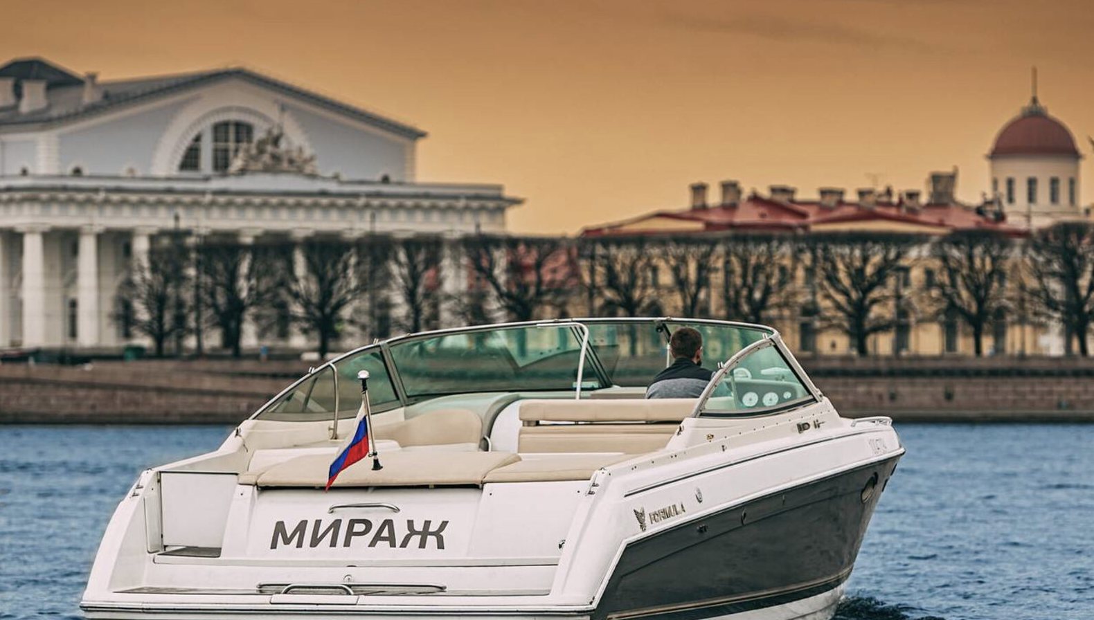 Прокат катера «Мираж» на закате в СПб