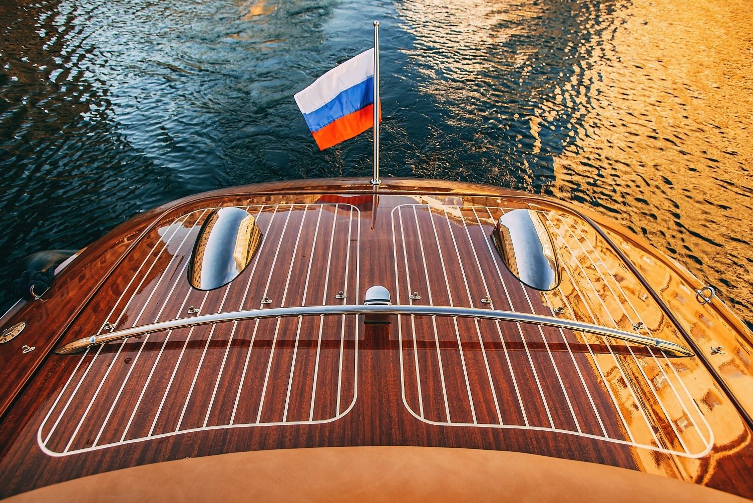 Водная экскурсия на катере «Модена» — Северная Венеция