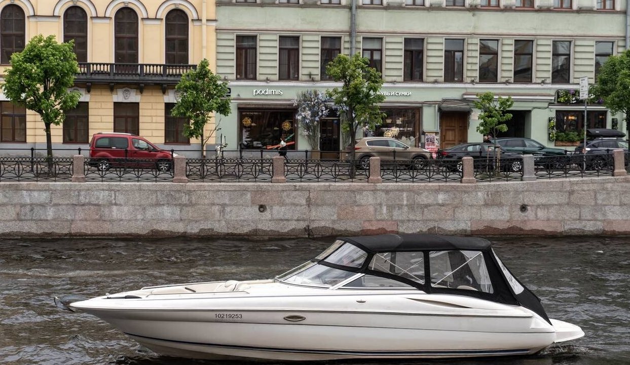 Прокат катера «Монтерей (Monterey) 298 SS» на закате в СПб