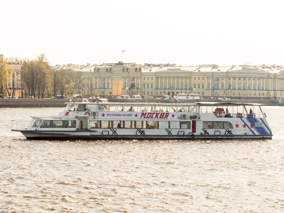 Снять теплоход «Москва 194» на час в Санкт-Петербурге