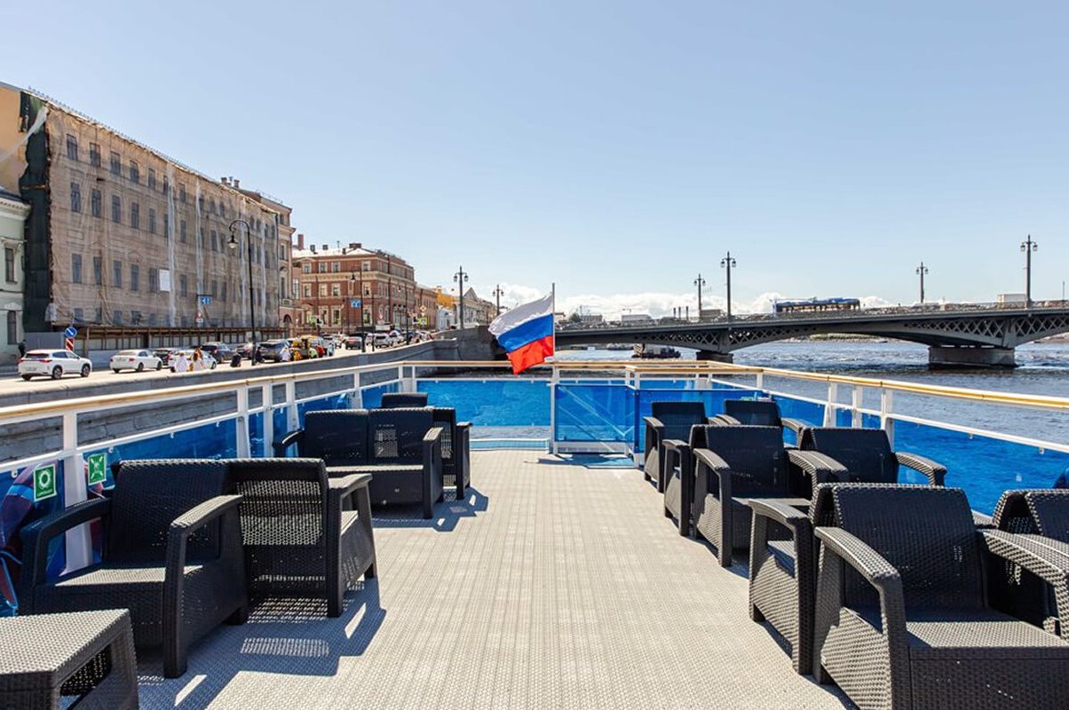 Теплоход «Москва 101» идёт по каналам Петербурга — фото 16