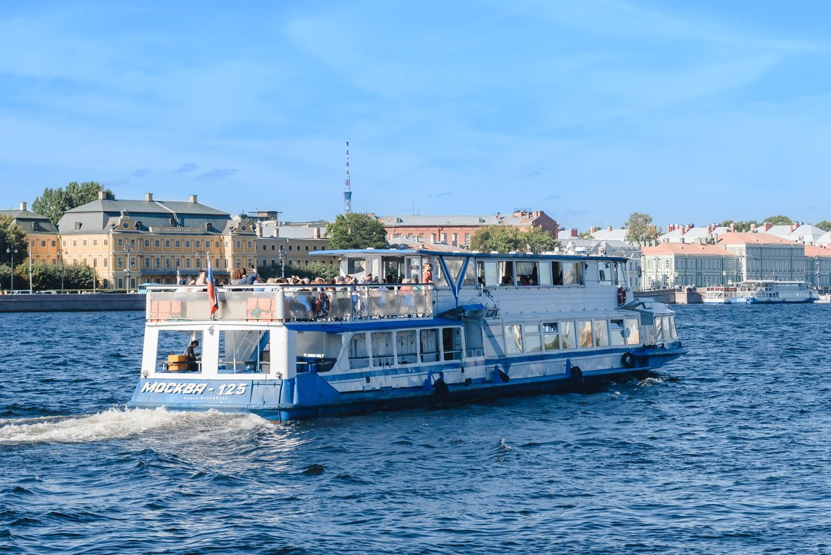 Снять теплоход «Москва 125» на час в Санкт-Петербурге