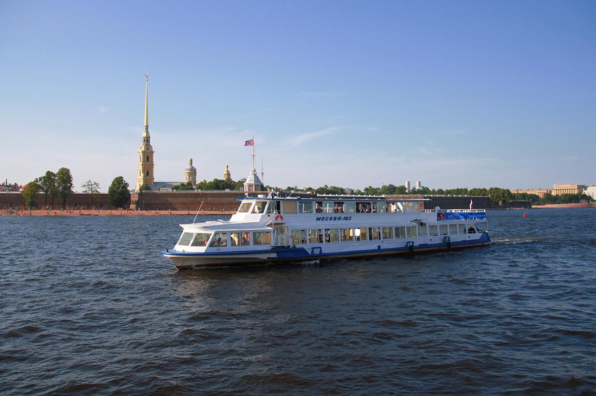 Теплоход Москва 183