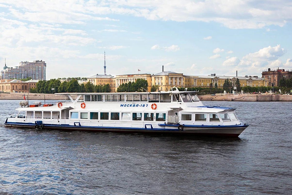 Теплоход «Москва 187» идёт по каналам Петербурга — фото 16