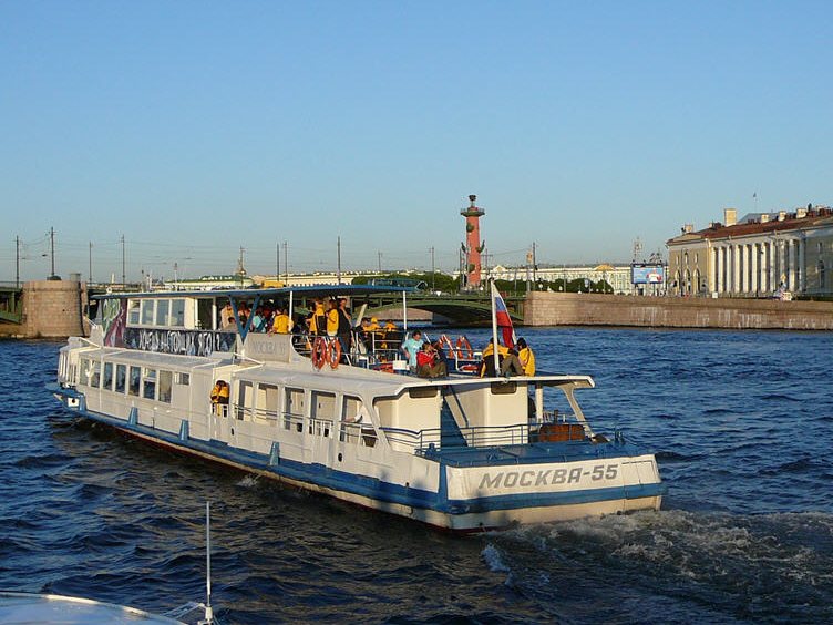Теплоход «Москва 55» у причала — прокат в СПб