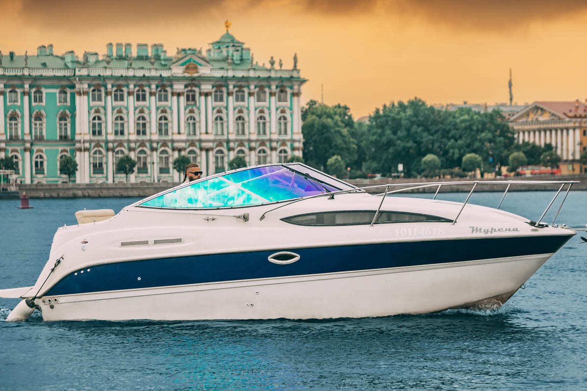 Прокат катера «Мурена» на закате в СПб