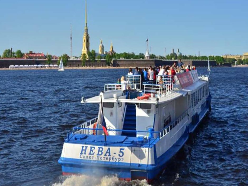 Снять теплоход «Нева» на час в Санкт-Петербурге