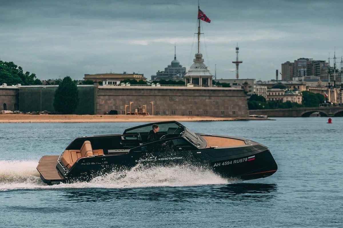 Снять катер «Nobilis 858 