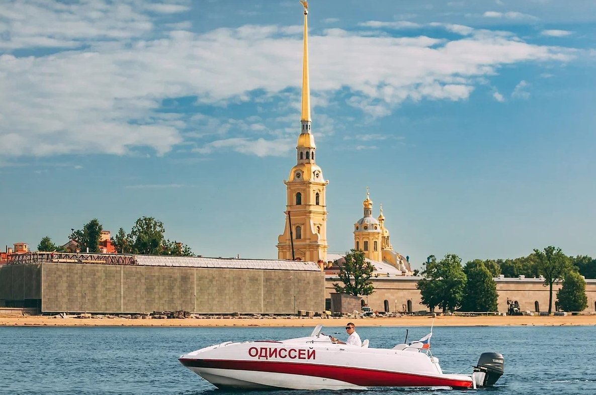 Катер «Одиссей» идёт по каналам Петербурга — фото 16