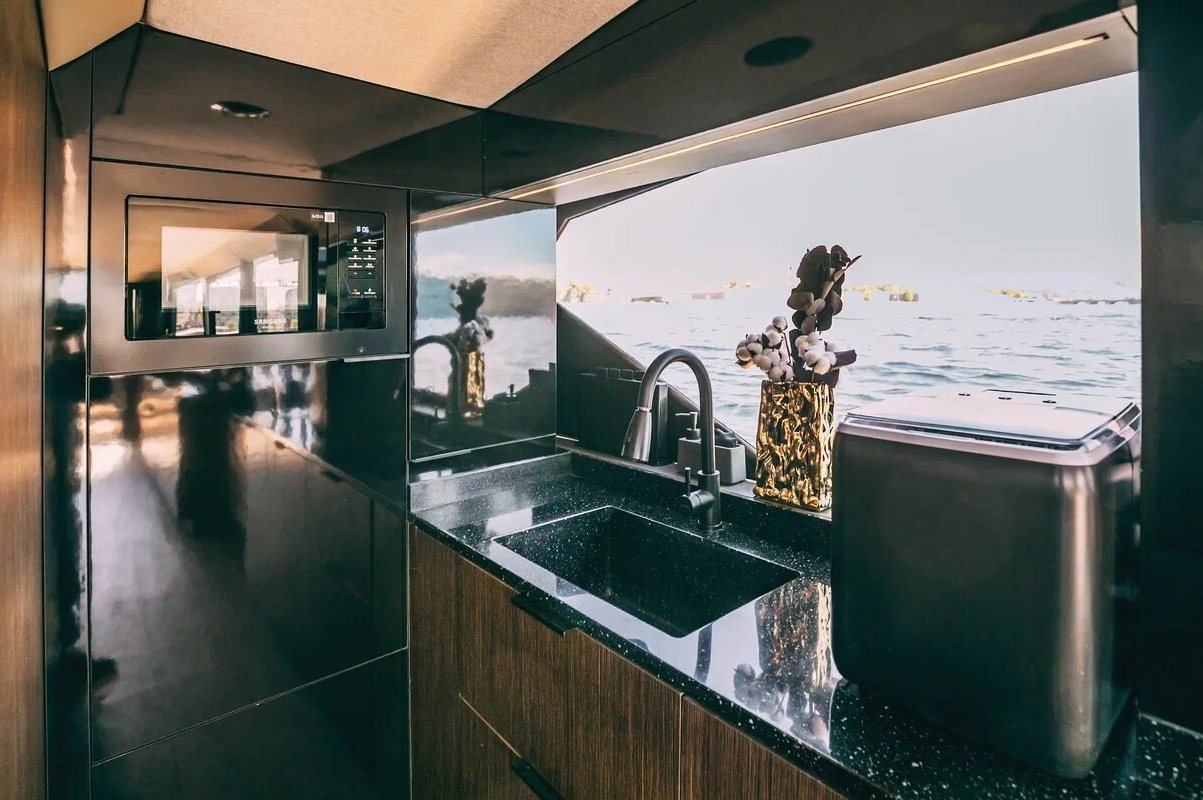 Снять яхту «Оникс (Onyx)» на час в Санкт-Петербурге — фото 15