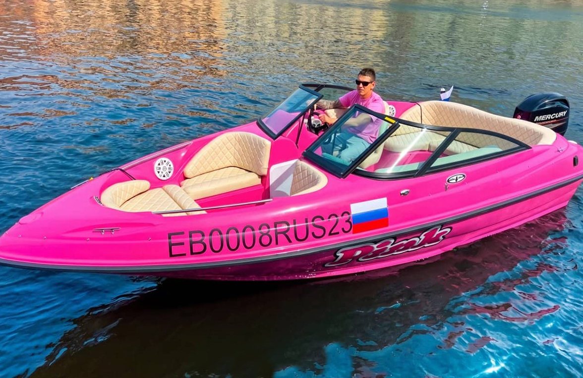 Прокат катера «Пинк / Pink» в Петербурге — водная прогулка