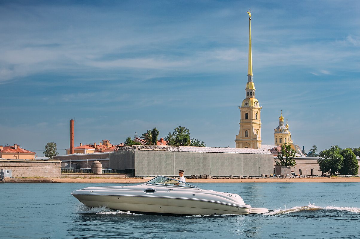 Катер «Пума» — палуба и салон, прокат с капитаном