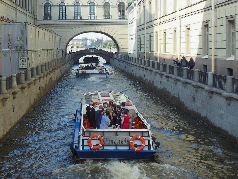 Теплоход «Ринальди» идёт по каналам Петербурга — фото 16