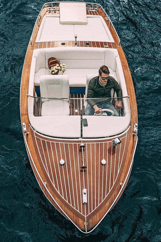 Водная экскурсия на катере «Рива (Riva)» — Северная Венеция