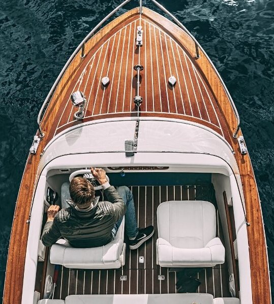 Прокат катера «Рива (Riva)» на закате в СПб