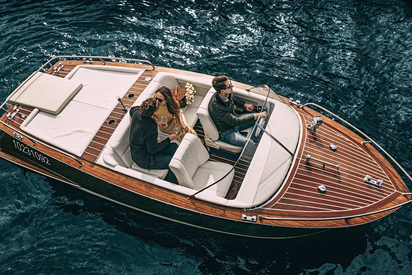 Снять катер «Рива (Riva)» на час в Санкт-Петербурге