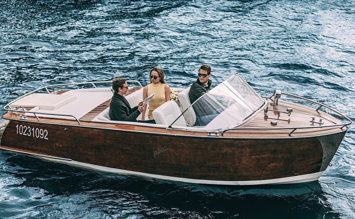 Катер «Рива (Riva)» в акватории Невы — снять с капитаном