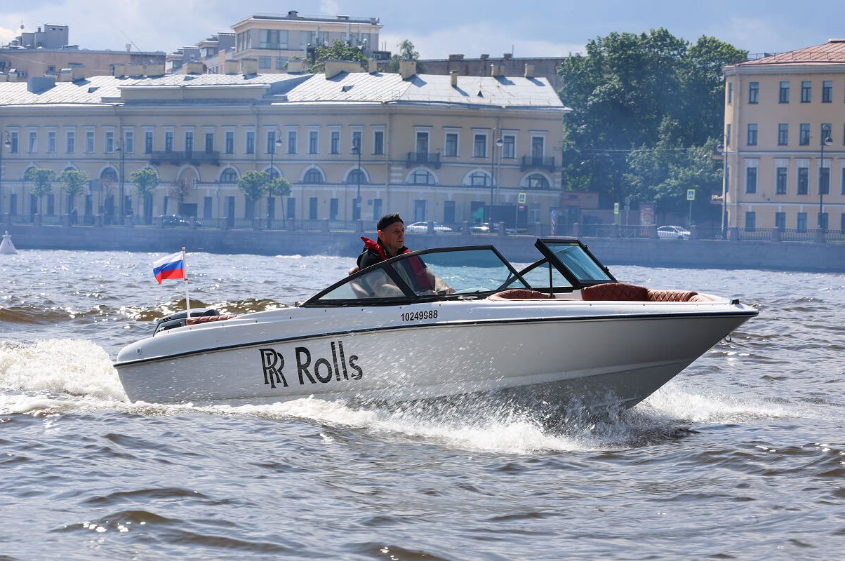 Прокат катера «Роллс» в Петербурге — водная прогулка