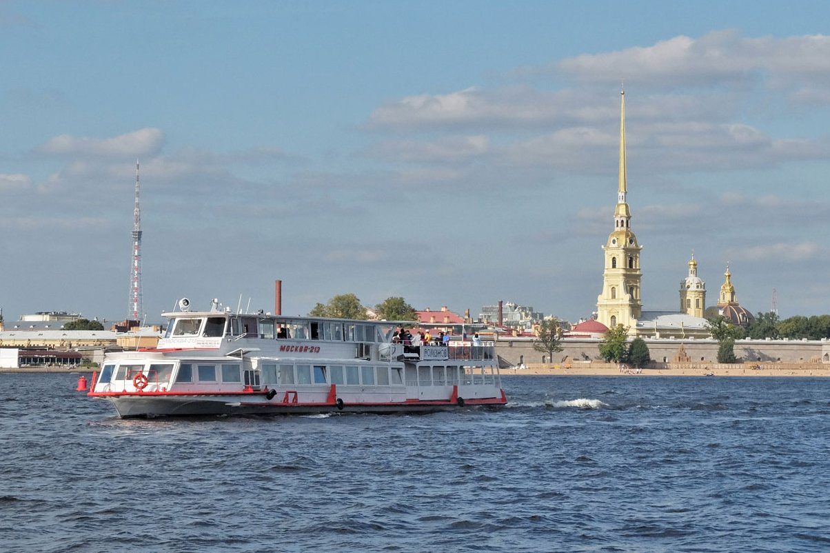 Теплоход «Романов» у причала — прокат в СПб