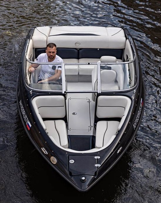 Снять катер «Черный (Crownline 190 Black)» на час в Санкт-Петербурге — фото 15