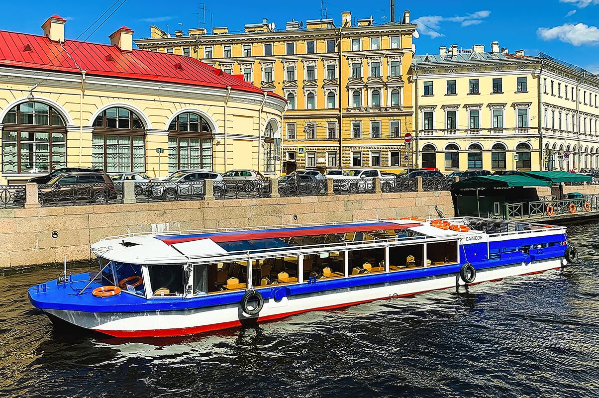 Теплоход «Самсон» у причала — прокат в СПб