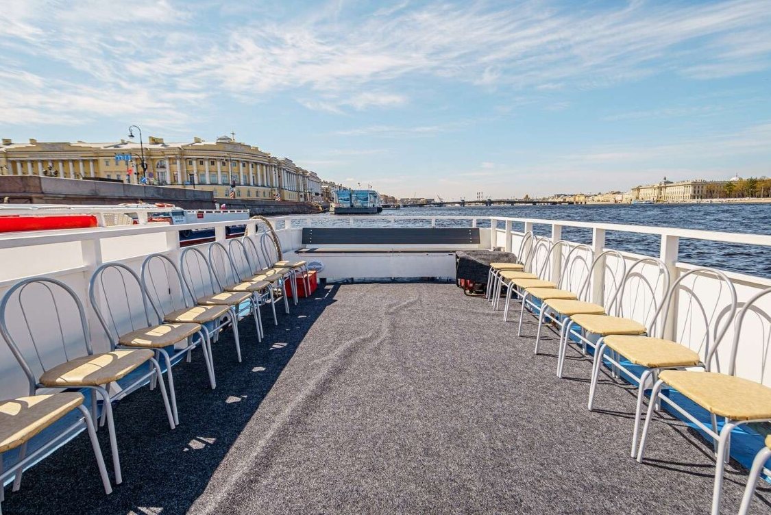 Теплоход «Сания» у причала — прокат в СПб
