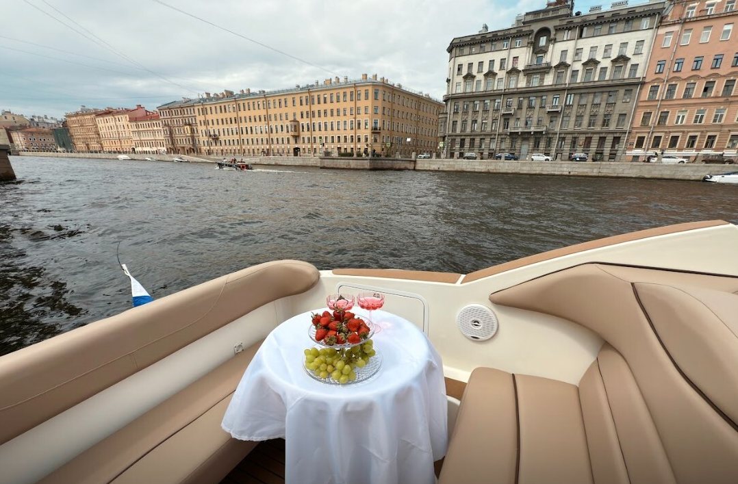 Снять катер «Сиа рей / Sea Ray» на час в Санкт-Петербурге — фото 15
