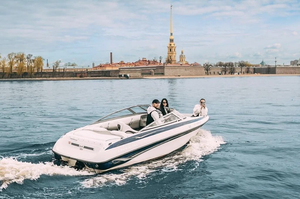 Снять катер «Серенити» на час в Санкт-Петербурге — фото 15