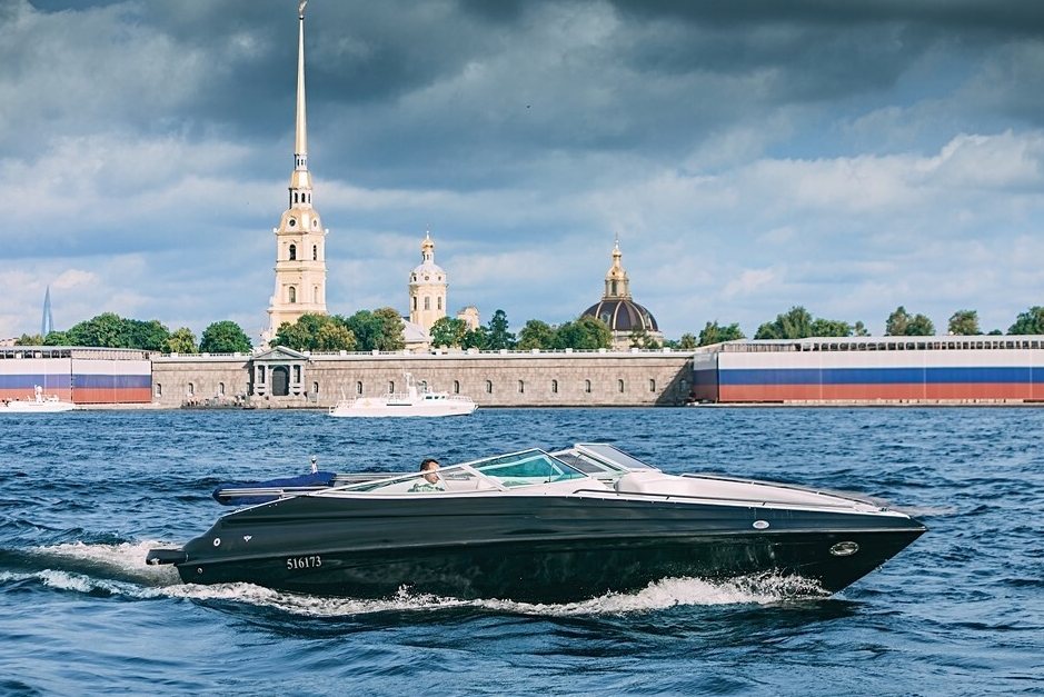 Катер «Шериф» идёт по каналам Петербурга — фото 16