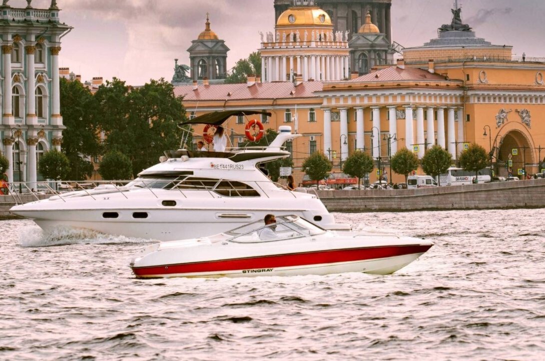 Прокат катера «Стинг 185 (Stingray 185)» на закате в СПб
