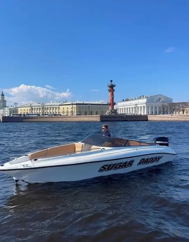 Катер «Шугар Дедди / Sugar Daddy» в акватории Невы — снять с капитаном
