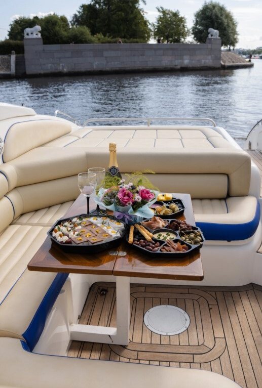 Прокат катера «Сансикер Sunseeker 48» в Петербурге — водная прогулка — фото 13