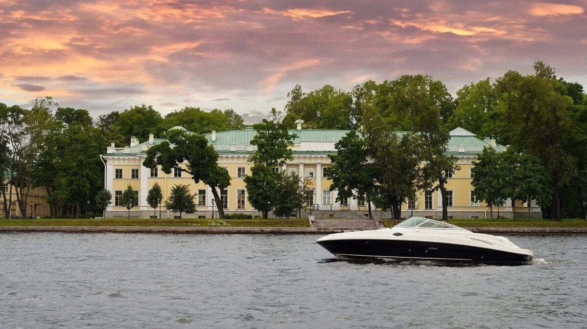 Прокат катера «Светлана» на закате в СПб