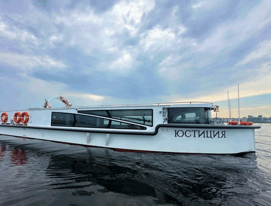 Прогулка по рекам на теплоходе «Юстиция»