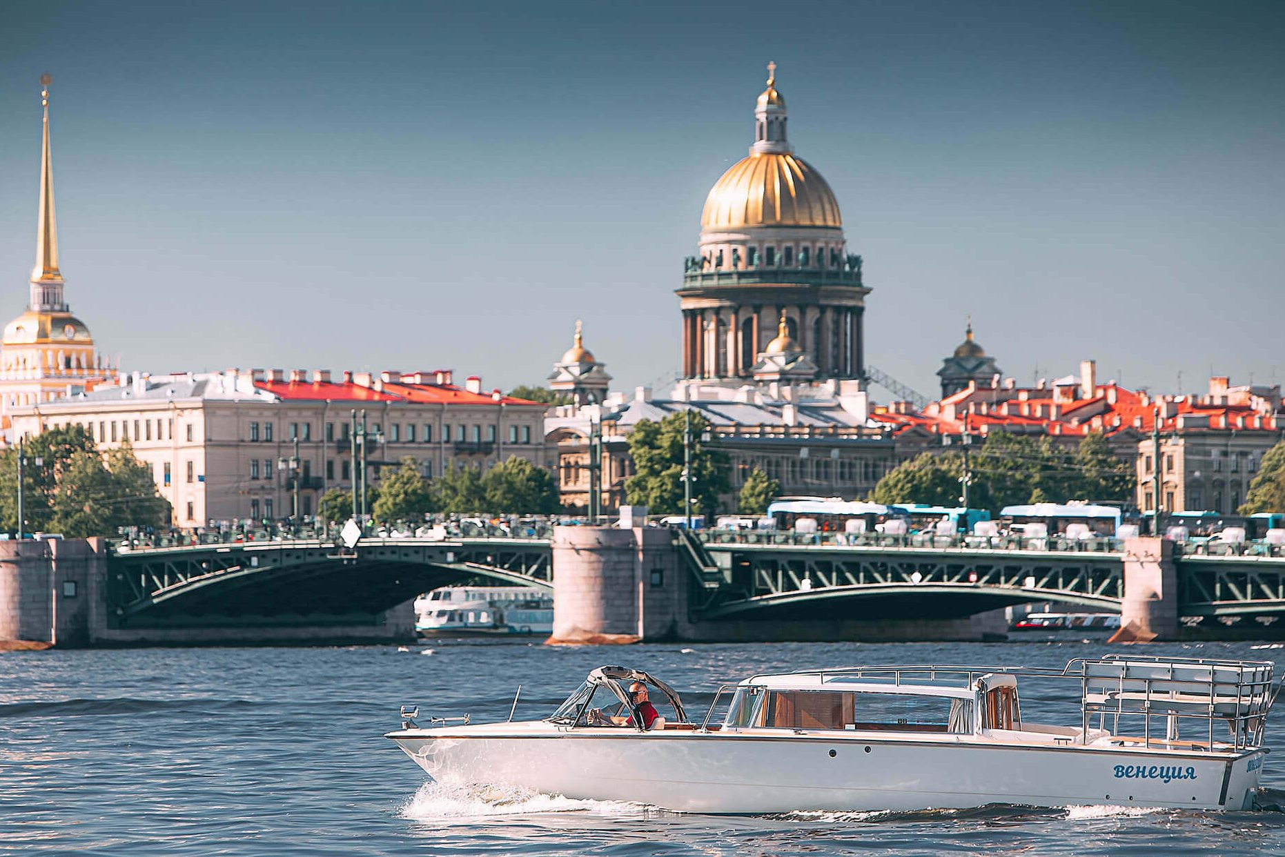 Прокат катера «Венеция» на закате в СПб