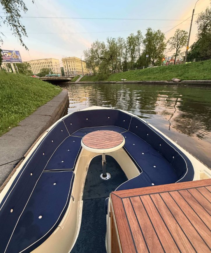 Катер «Венецианец» у причала — прокат в СПб — фото 14