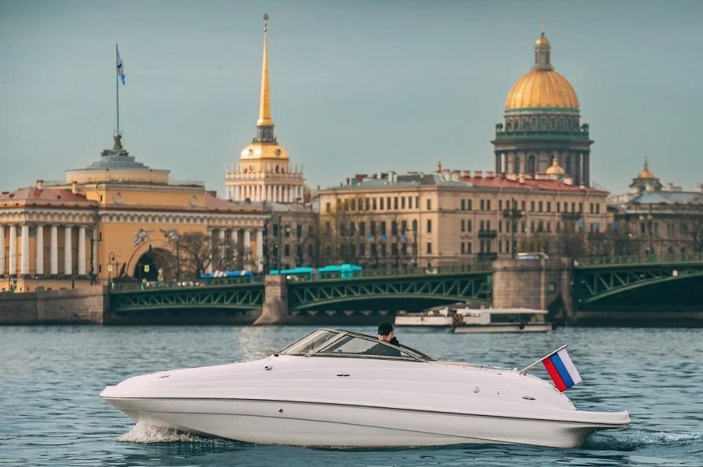 Снять катер «Вирджиния» на час в Санкт-Петербурге