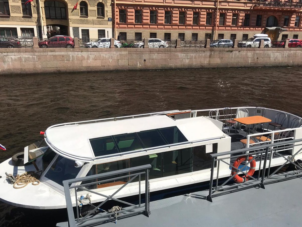 Теплоход «Витязь» у причала — прокат в СПб
