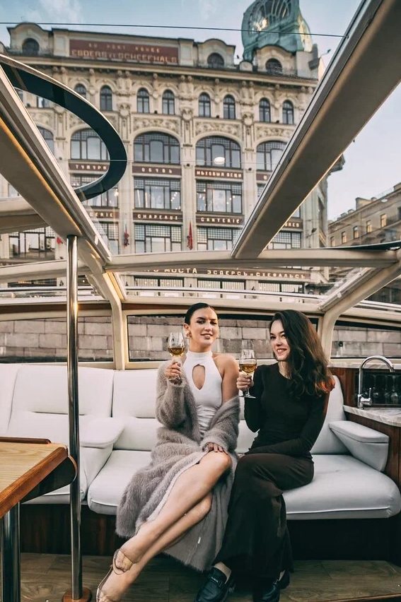 Речная прогулка на яхте «Ялта» мимо достопримечательностей