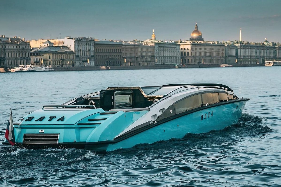 Яхта Ялта